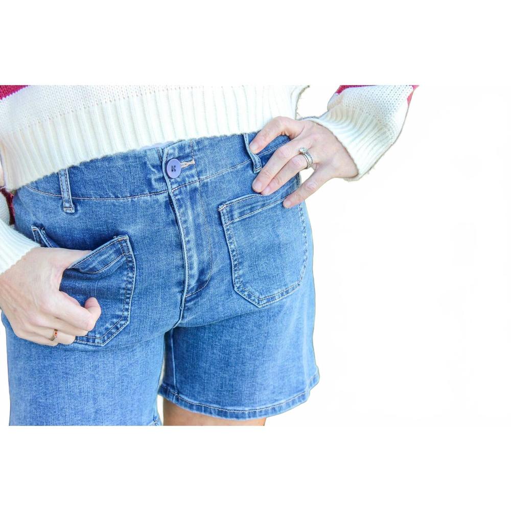 NEW CHARLIE B women's front pocket patch short in blue